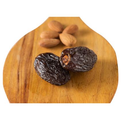 Dates And Almond - Healthy Alternatives